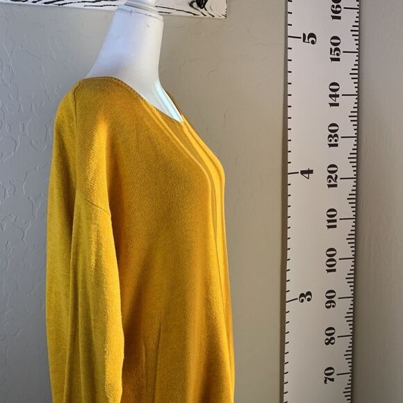 𝅺H&M long sleeve sweater with back zipper tapered hem mustard yellow medium - Picture 7 of 10